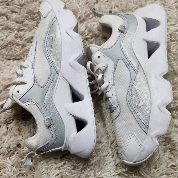 Nike Shoes - Size 7 Nike RYZ 365 2 White Metallic Platinum Sneakers Running Shoes